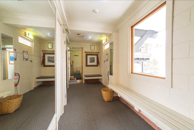 Aneeki Ski Lodge image