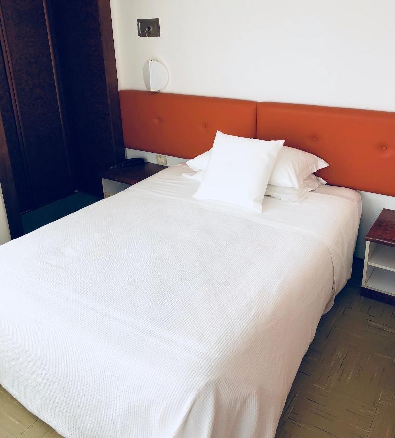 Hotel Aplō image