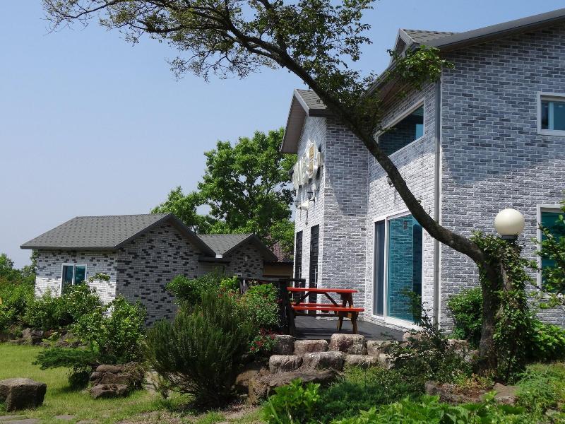 Lionhill Pension image