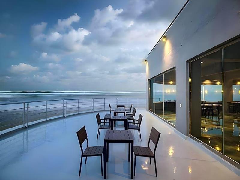 El Hotel image