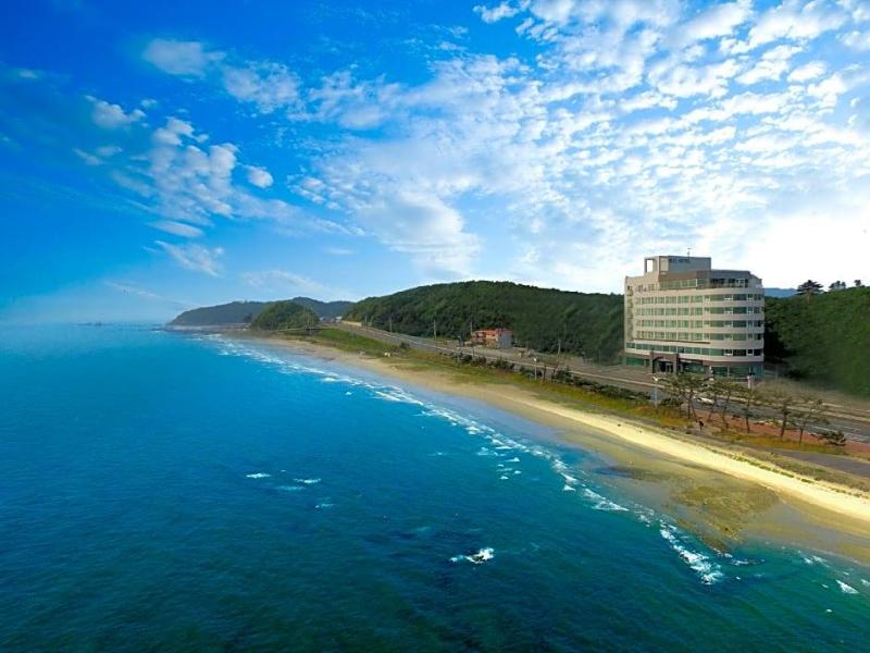 El Hotel image