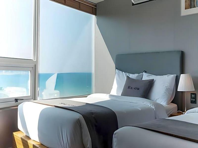 El Hotel image