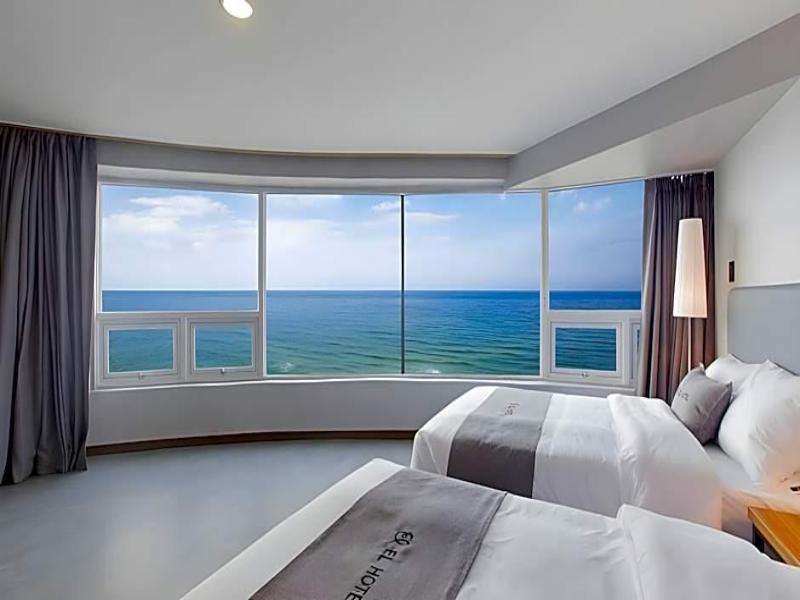 El Hotel image