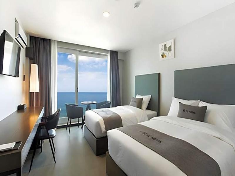 El Hotel image
