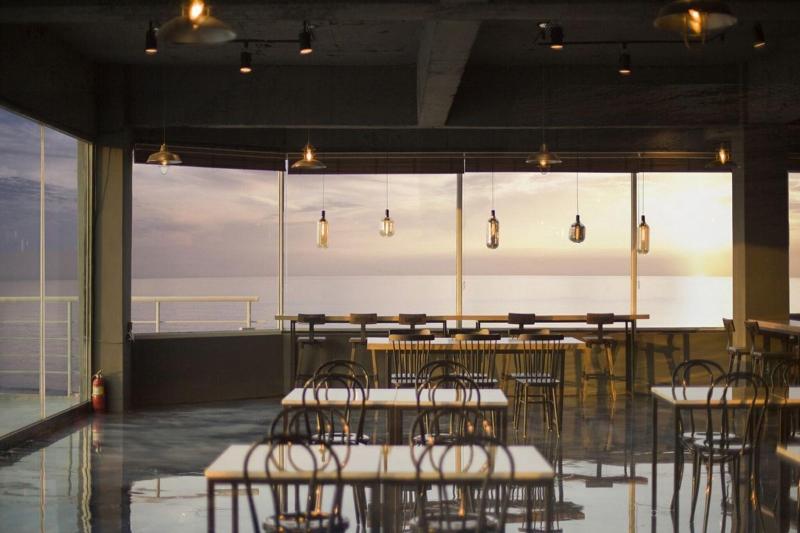 El Hotel image