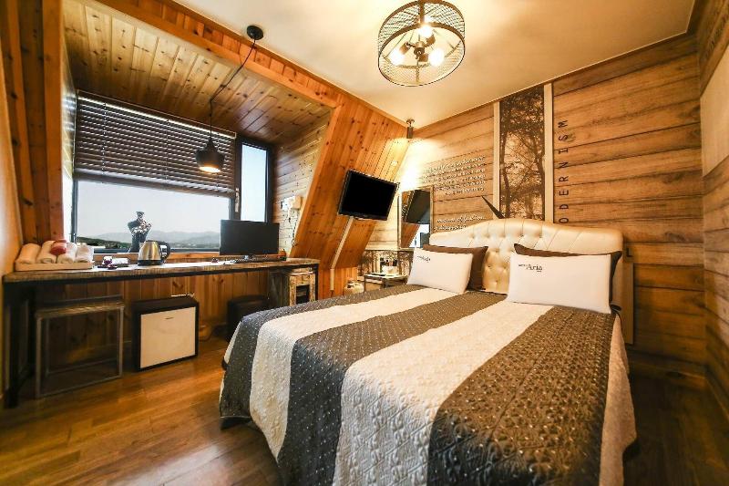 Q Hotel image