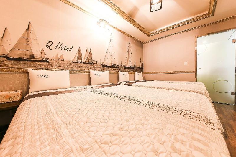 Q Hotel image