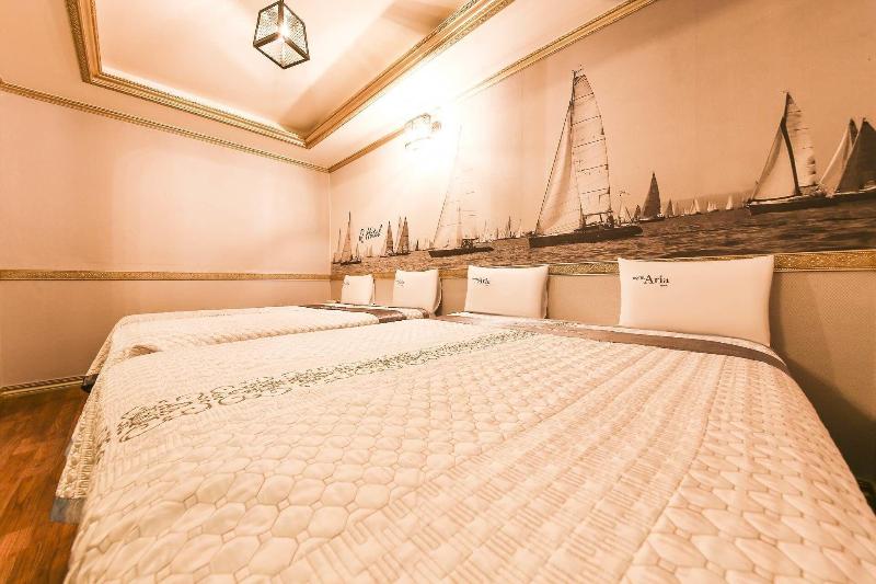 Q Hotel image