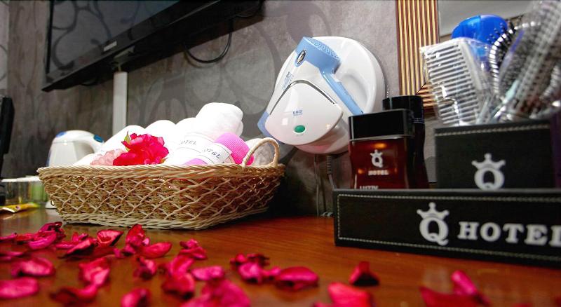 Q Hotel image