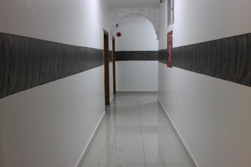 Sara Crown Hotel image