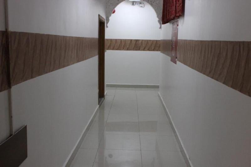 Sara Crown Hotel image