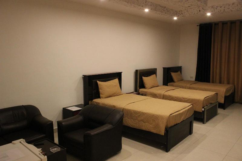 Sara Crown Hotel image