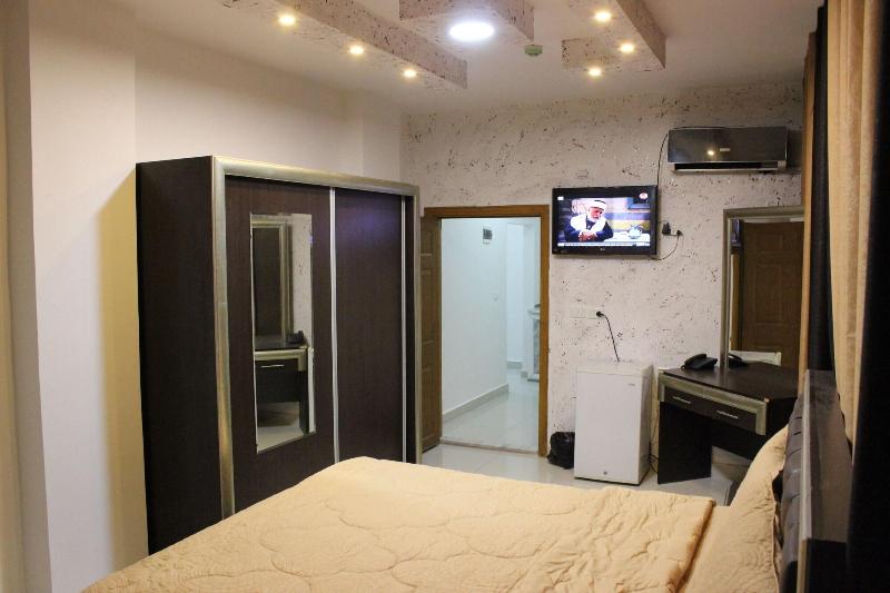 Sara Crown Hotel image