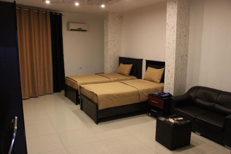 Sara Crown Hotel image