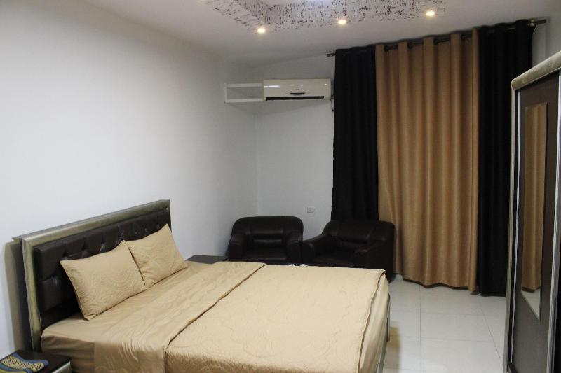 Sara Crown Hotel image