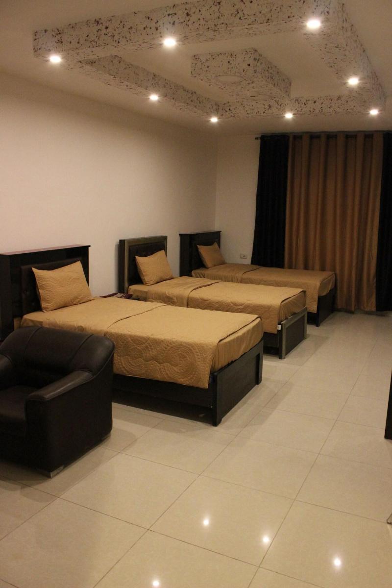 Sara Crown Hotel image