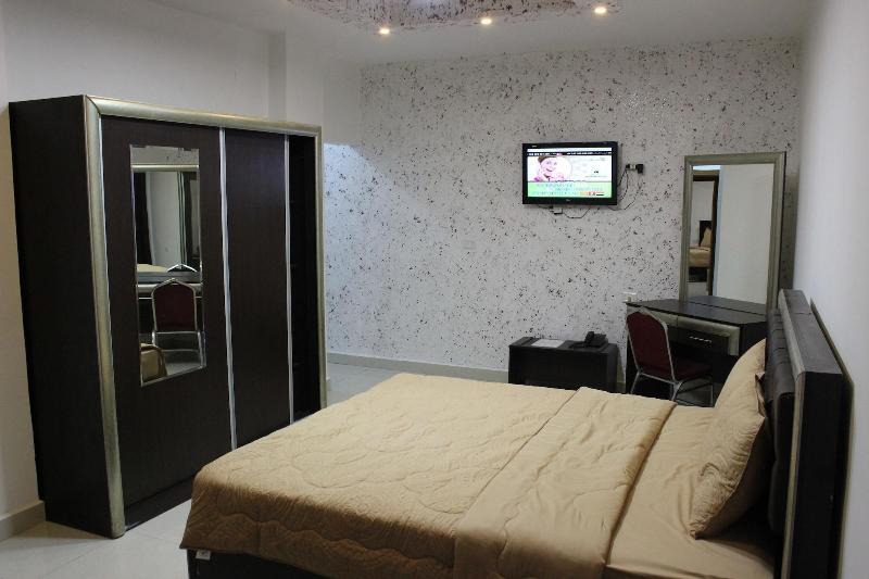 Sara Crown Hotel image