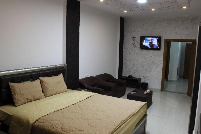 Sara Crown Hotel image