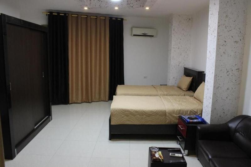 Sara Crown Hotel image