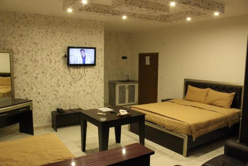 Sara Crown Hotel image