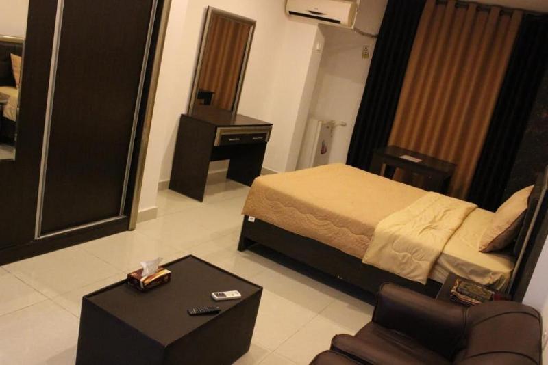 Sara Crown Hotel image