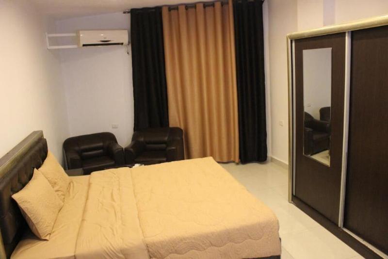 Sara Crown Hotel image