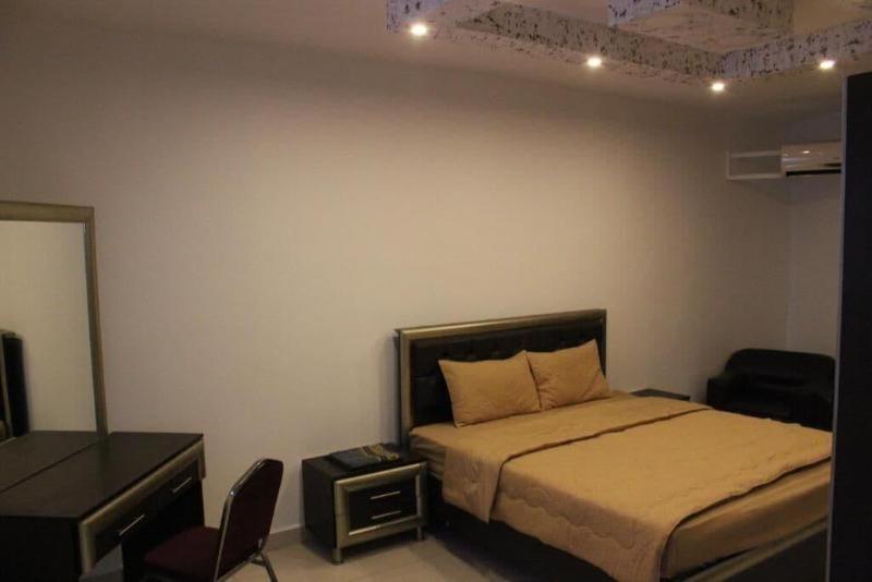 Sara Crown Hotel image