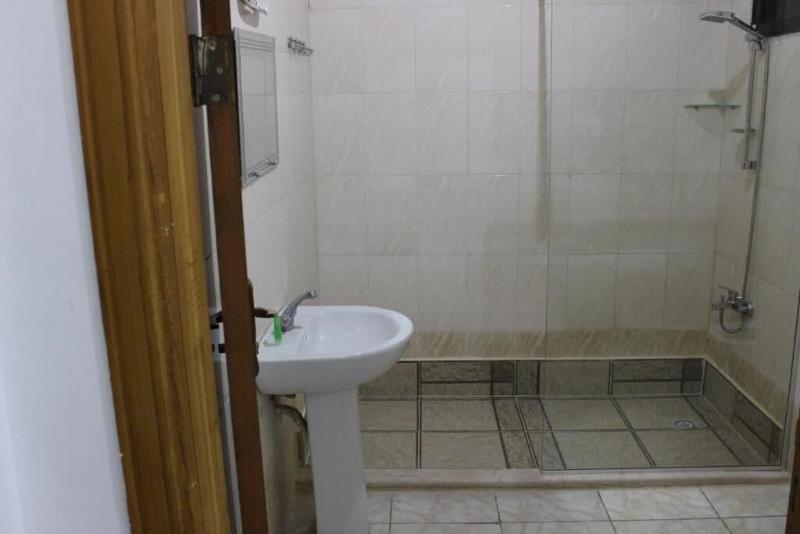 Sara Crown Hotel image