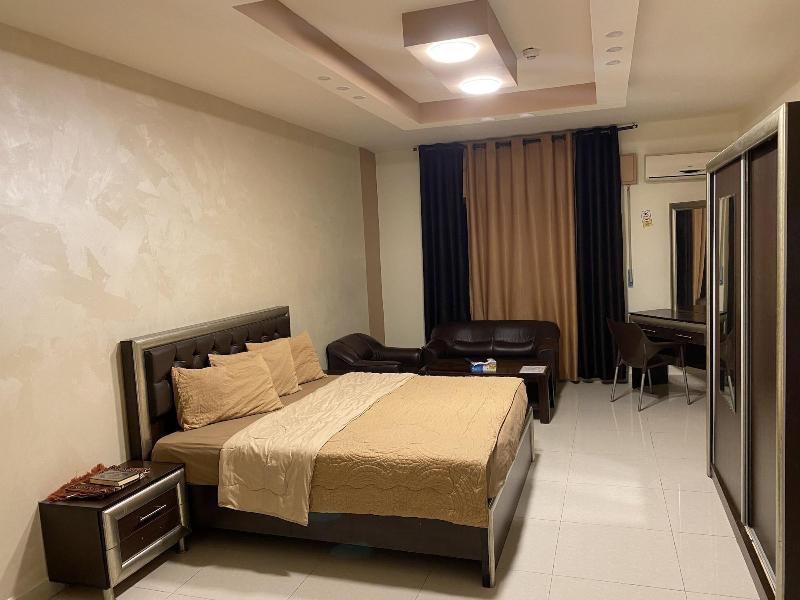 Sara Crown Hotel image