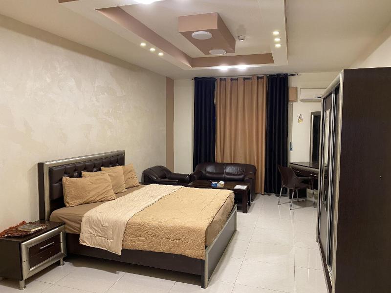 Sara Crown Hotel image