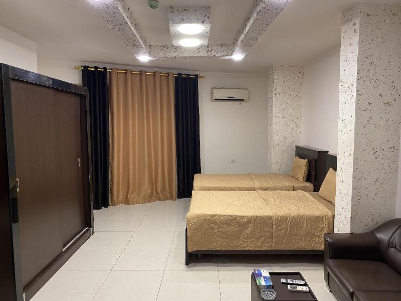 Sara Crown Hotel image