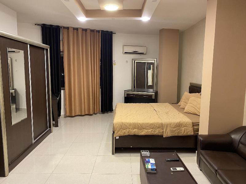 Sara Crown Hotel image