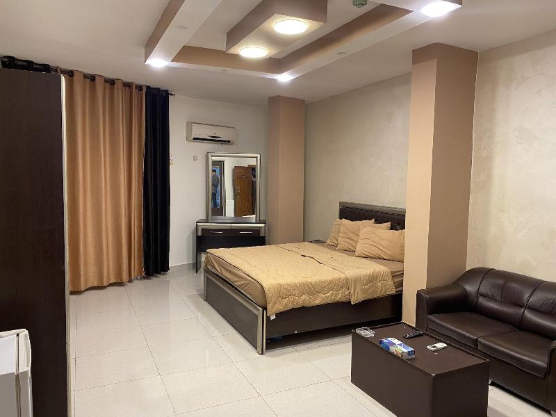 Sara Crown Hotel image