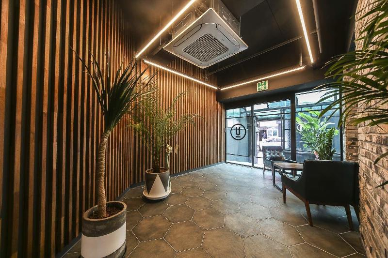 Hotel U