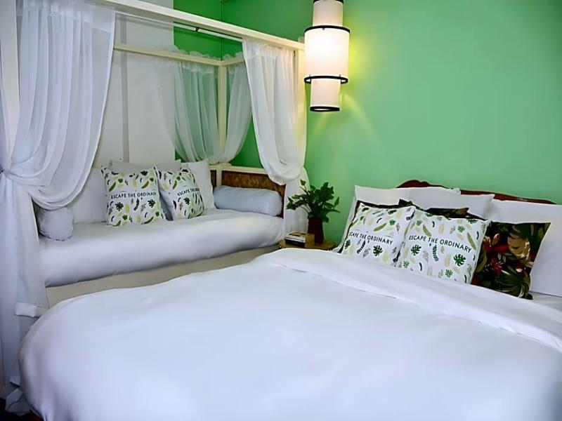 8Colors Beach House image