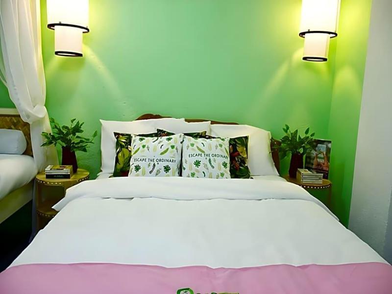 8Colors Beach House image
