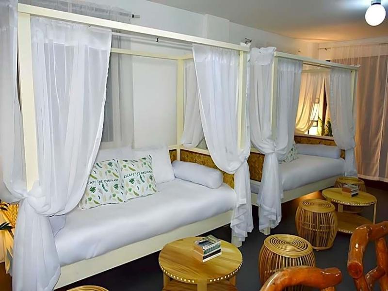 8Colors Beach House image