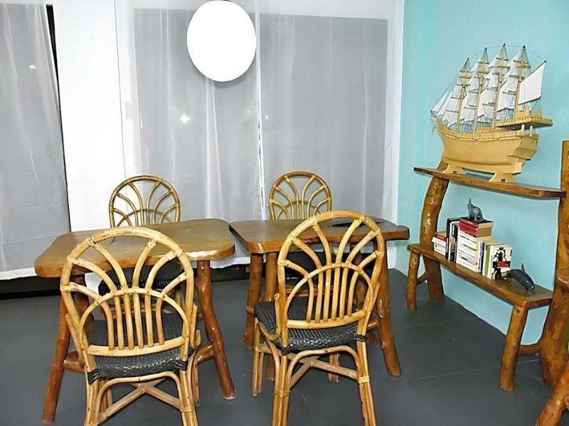 8Colors Beach House image