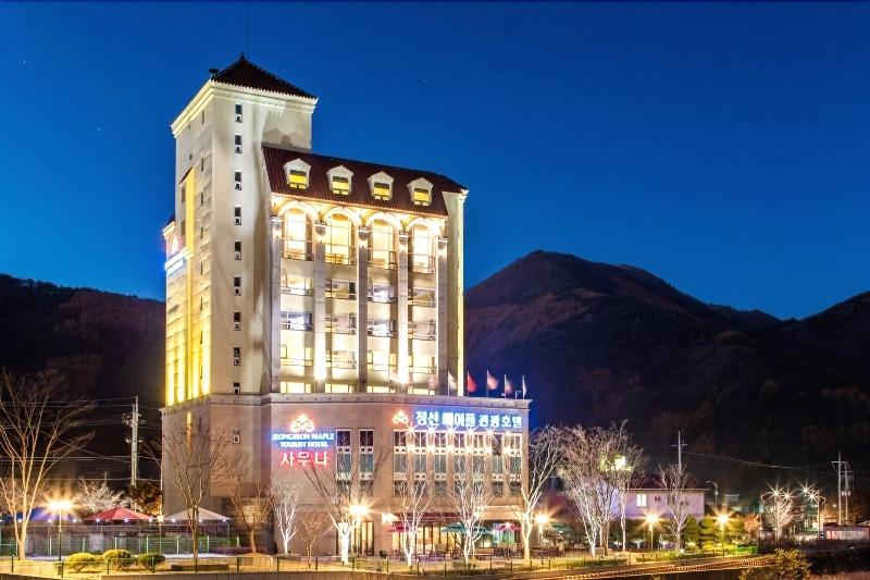 Maple Hotel — main photo