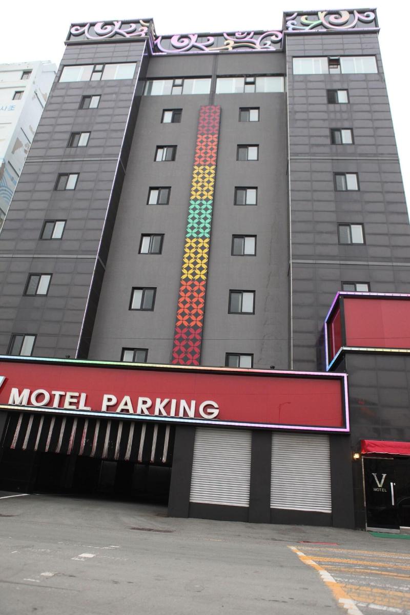 V Hotel image