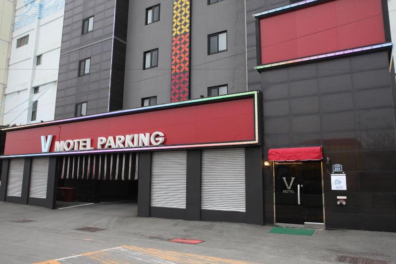 V Hotel image