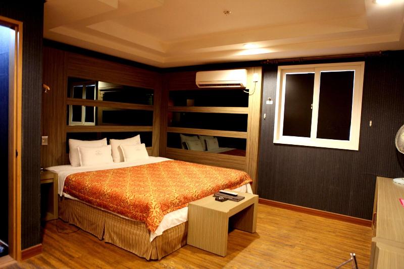 V Hotel image