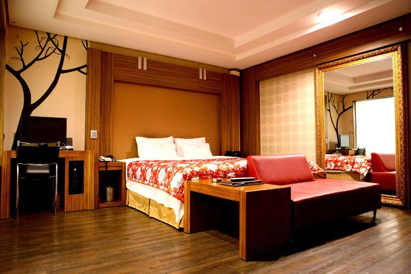 V Hotel image