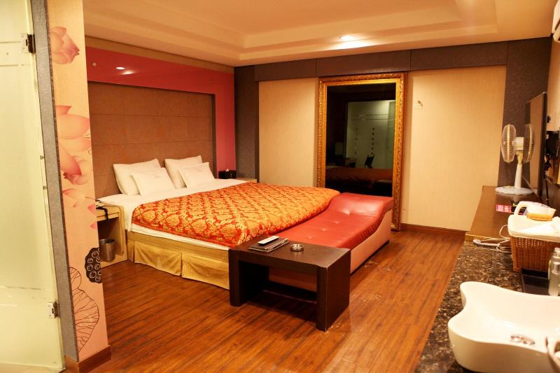 V Hotel image