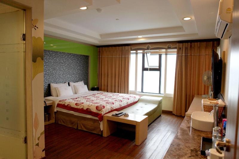 V Hotel image