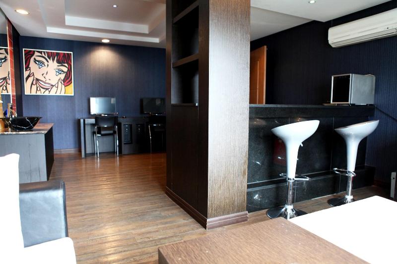 V Hotel image