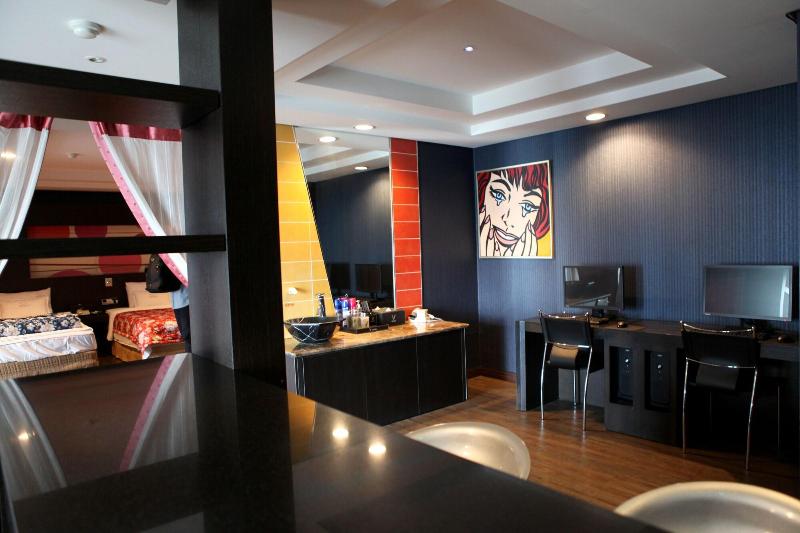 V Hotel image