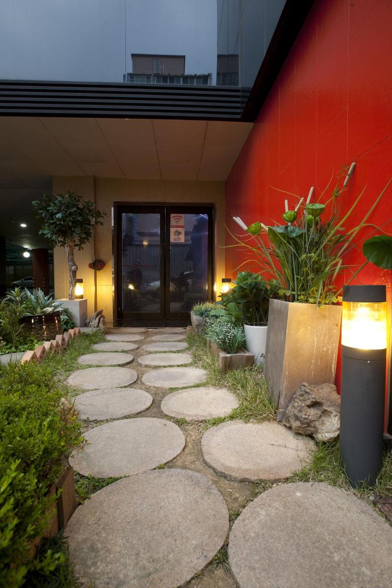 Max Motel image