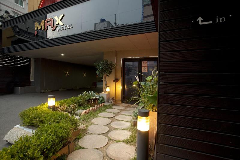 Max Motel image