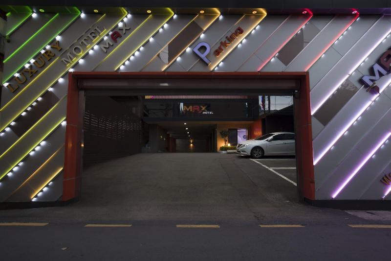 Max Motel image